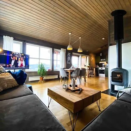 Spacious With A Fabulous View And A Sauna بيت للعطل Skulestadmo