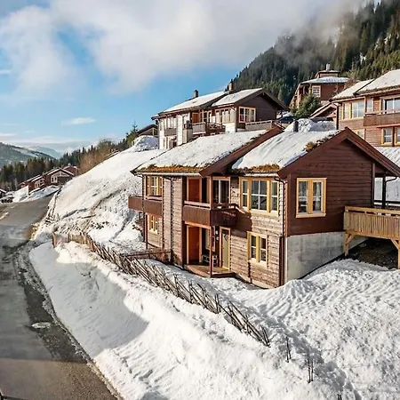 Spacious With A Fabulous View And A Sauna Skulestadmo